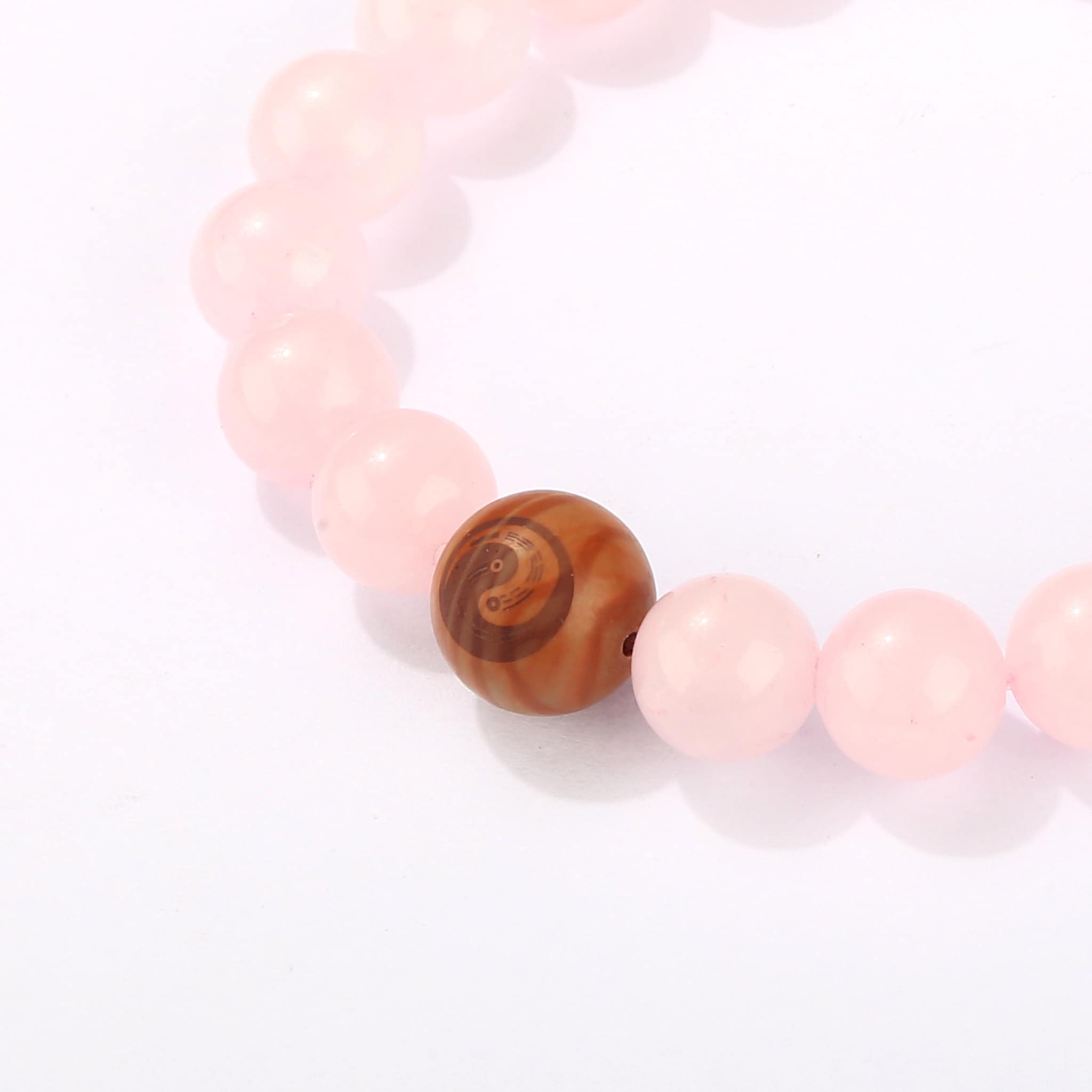 Rose Qaurtz_Wood Grain_closeup